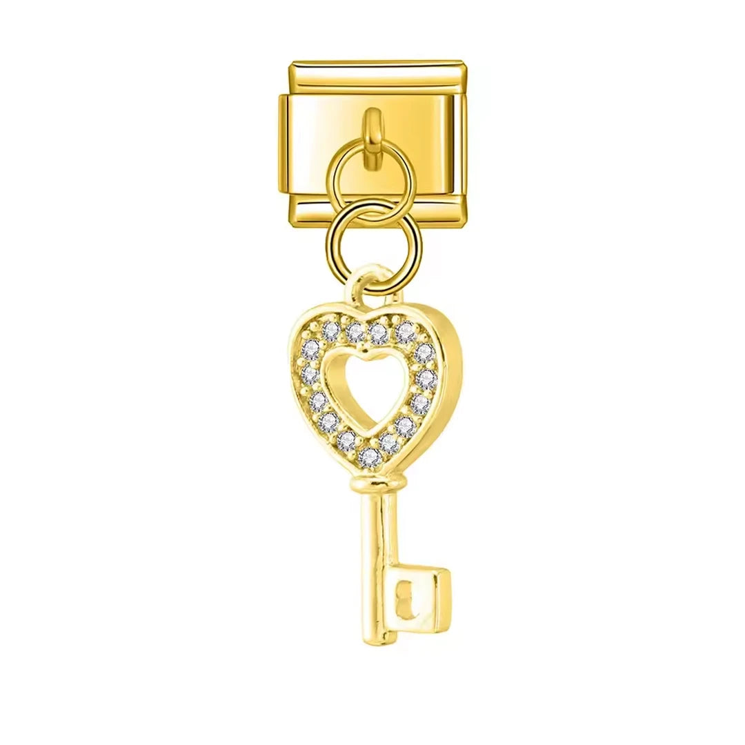 Charm Pendant Chave do Amor Cravejada Gold - Blisca®