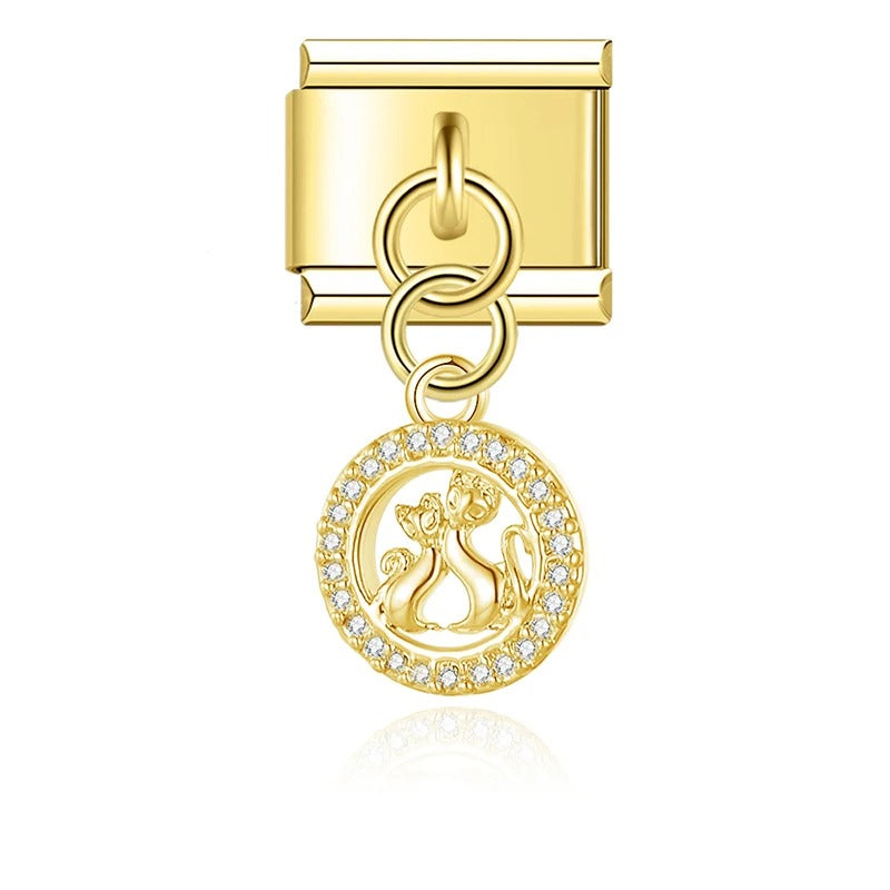Charm Pendant Gatinhos e Círculo Cravejado Gold - Blisca®
